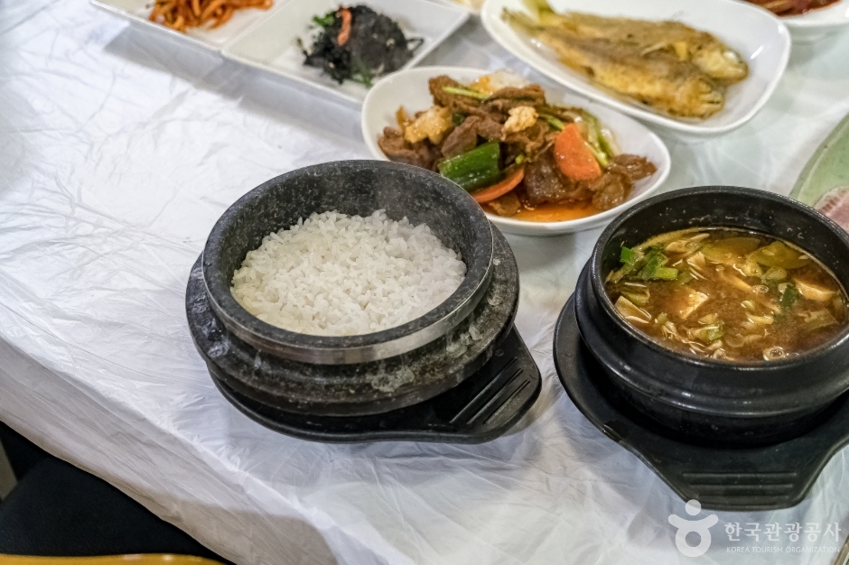 Yeoju Ssalbapjip (여주쌀밥집)