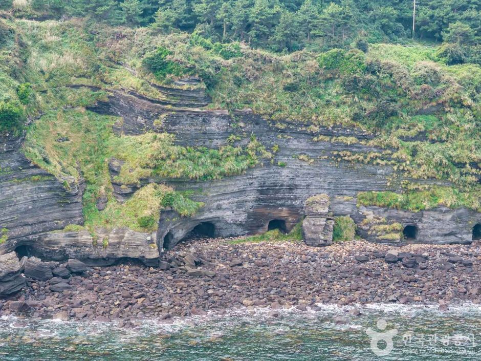 송악산 진지동굴