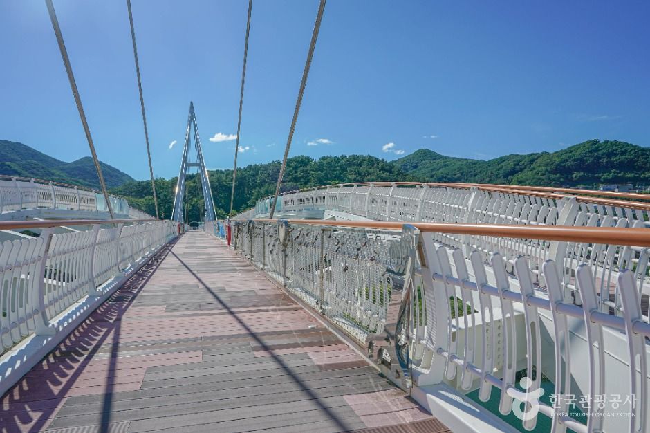 양산천 구름다리