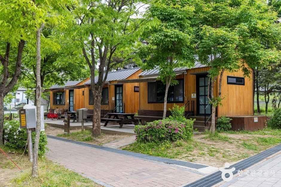 thumbnail-문암생태공원캠핑장-1