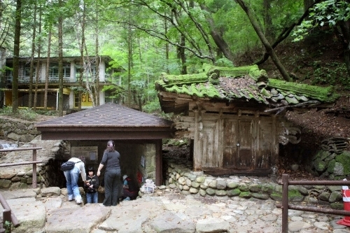 Bangadari mineral spring (방아다리약수터)