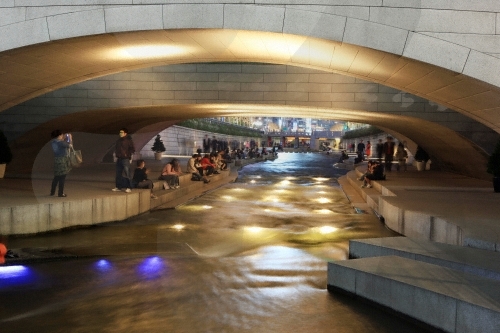 Cheonggyecheon Stream (청계천)