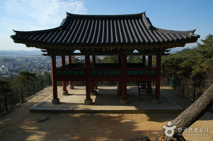 Busosanseong Fortress of Buyeo (부여 부소산성)