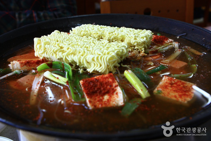 Budaejjigae-Straße Uijeongbu (의정부 부대찌개거리)