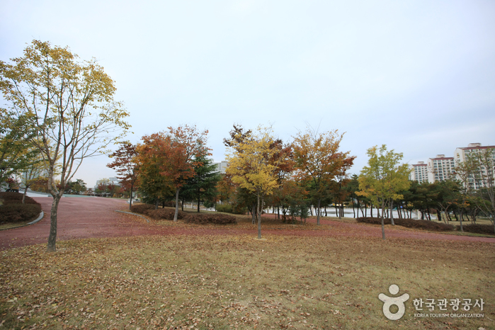 May 18th National Cemetery (5·18 기념공원)