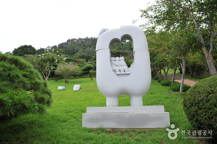 儒達山彫刻公園（유달산 조각공원）