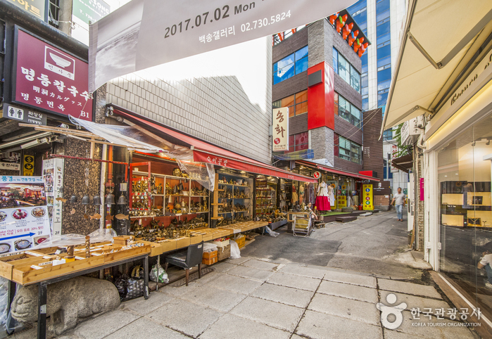 Insa-dong Antique Art Street (인사동 고미술거리)