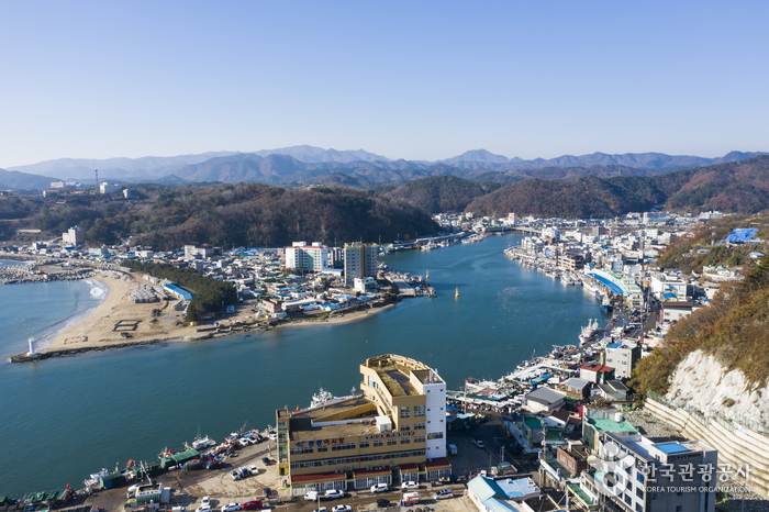 Морской порт Кангу (강구항)