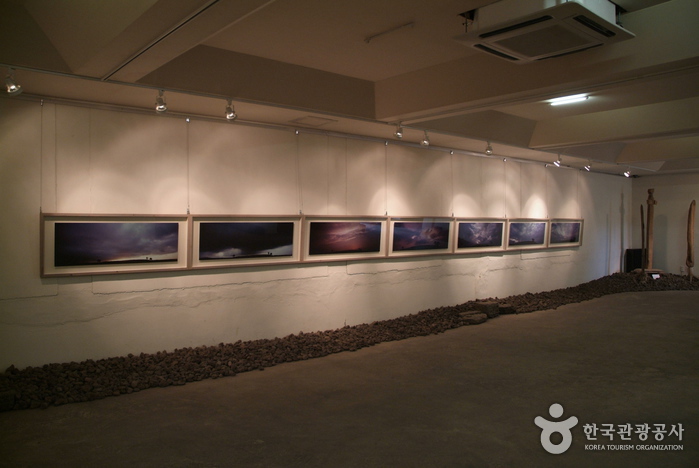 Kim Young Gap Gallery Dumoak (김영갑 갤러리 두모악)