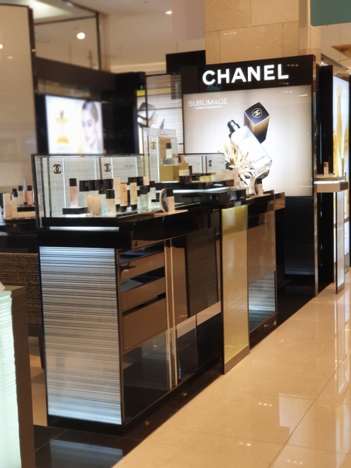 Chanel [Tax Refund Shop] (샤넬)