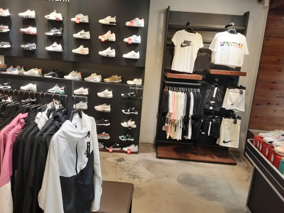 Nike - Chilseong Branch [Tax Refund Shop] (나이키칠성점)