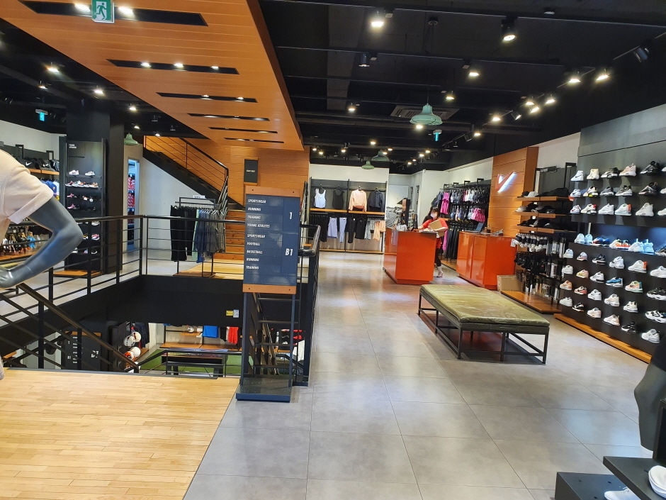 Nike - Bucheon Branch [Tax Refund Shop] (나이키 부천)