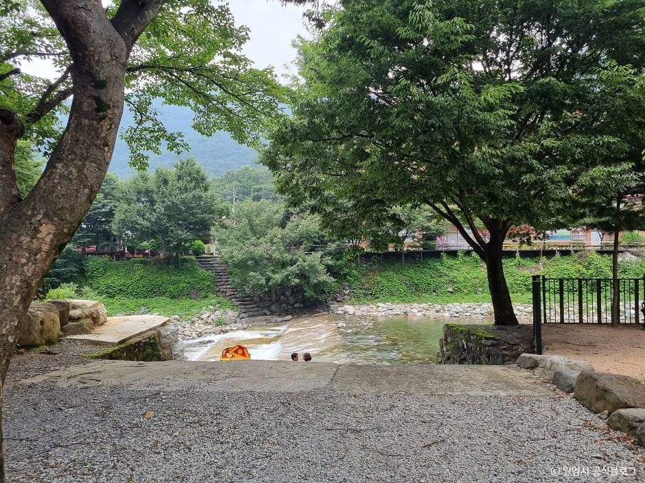 표충사 계곡
