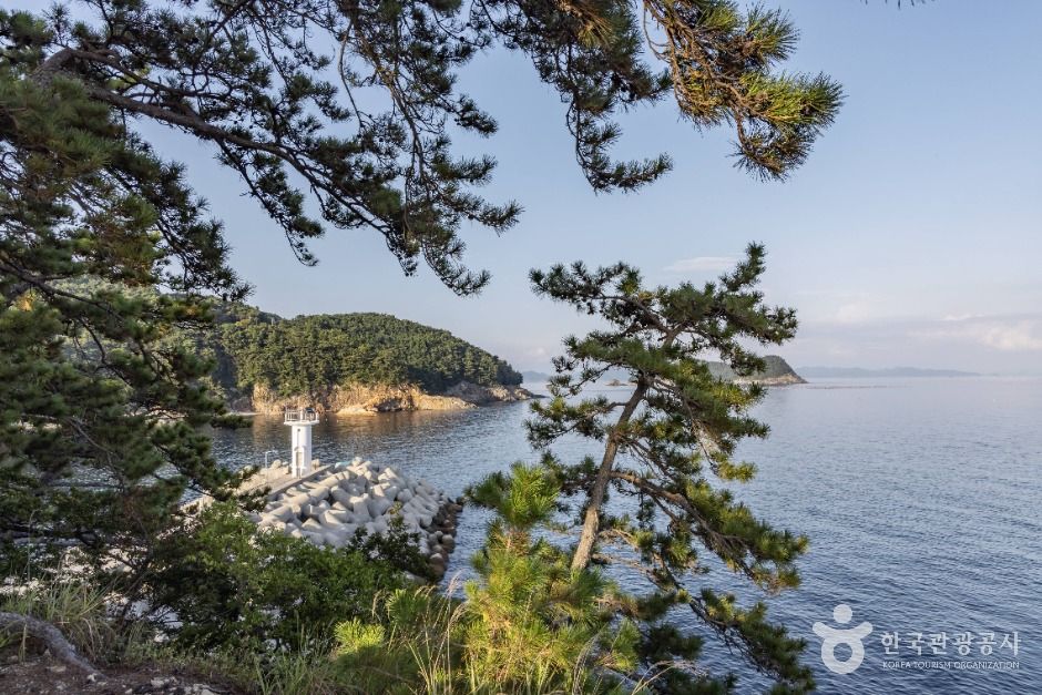 thumbnail-항도몽돌해수욕장-5