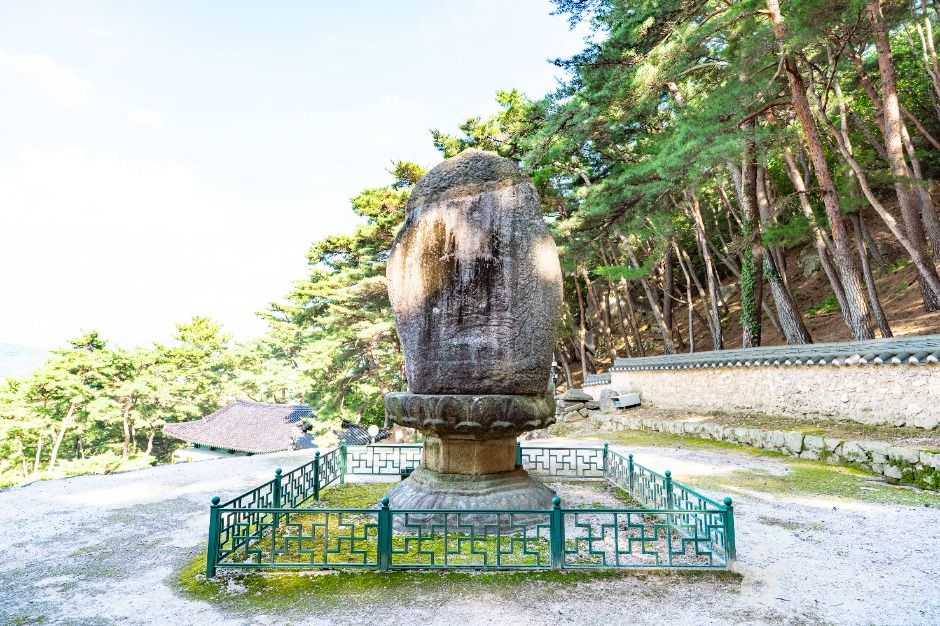 경주 남산 미륵곡 석조여래좌상
