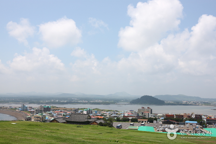 Seongsan Ilchulbong Peak [UNESCO World Heritage] (성산일출봉)