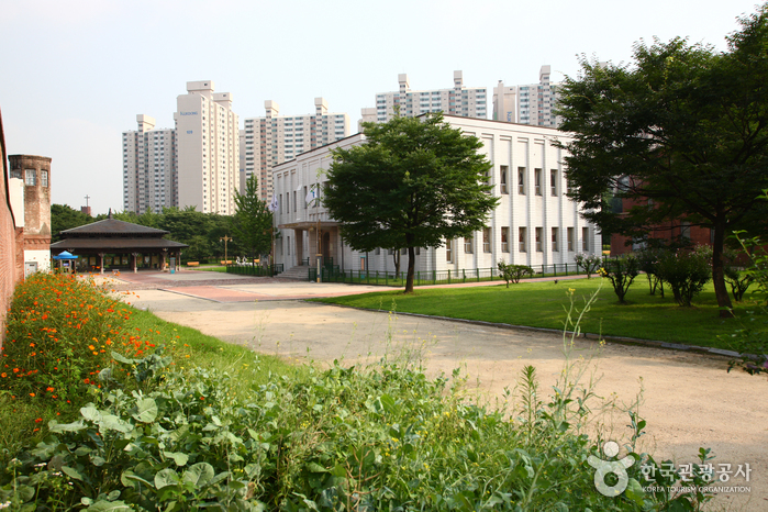 Seodaemun Prison History Museum (서대문형무소역사관)