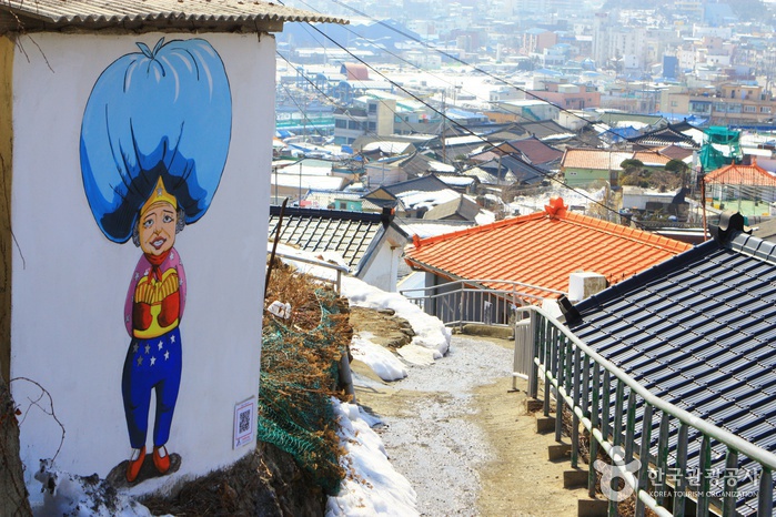Nongoldamgil de Donghae (village de peintures murales) [동해 논골담길 (등대 담화마을)]0