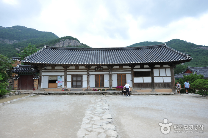 Naesosa Temple (내소사)