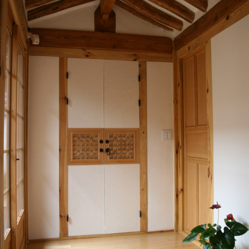 Charm House (참 하우스)