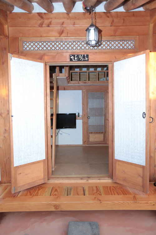 Bukyungdang (부경당)