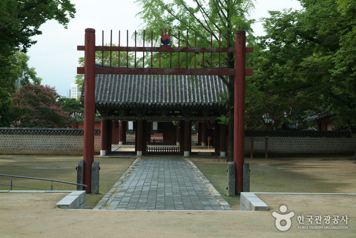 Gyeonggijeon Shrine ...