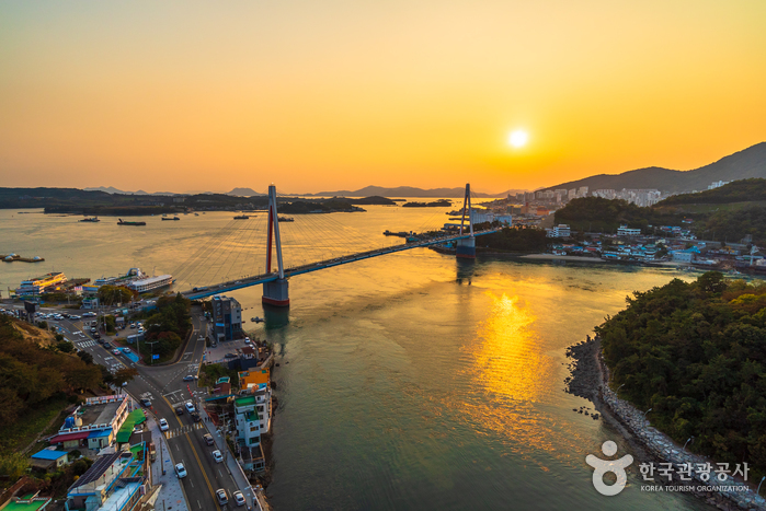 Dolsandaegyo Bridge (돌산대교)