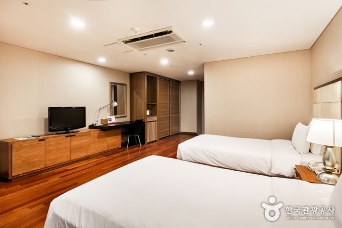 Ramada Hotel & Suites by Wyndham Seoul Namdaemun [Korea Quality] / 라마다 호텔앤스위트 서울남대문 [한국관광 품질인증/Korea Quality]