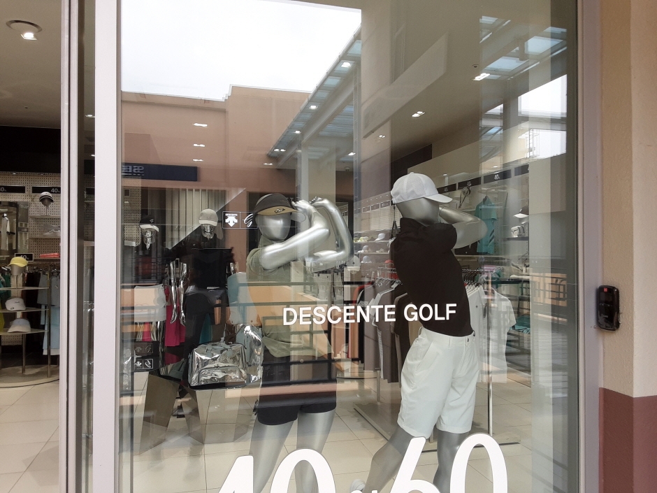 Descente Golf - Lotte Gimhae Branch [Tax Refund Shop] (데상트골프 롯데김해)