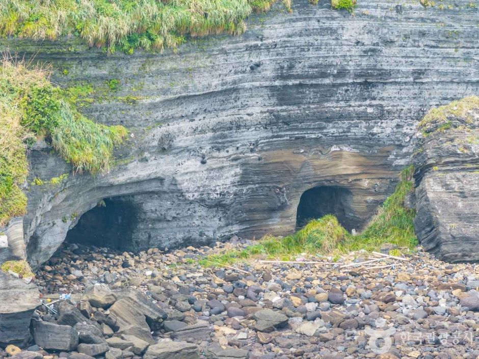 송악산 진지동굴
