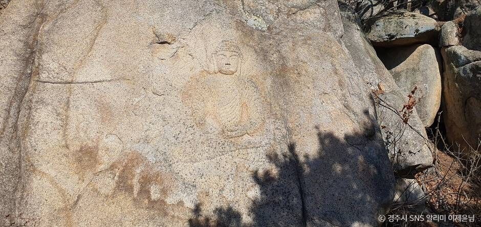경주 남산 용장사지 마애여래좌상
