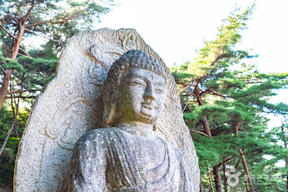 경주 남산 미륵곡 석조여래좌상