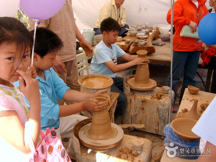 Hadong Wild Tea Cultural Festival (하동 야생차문화축제)