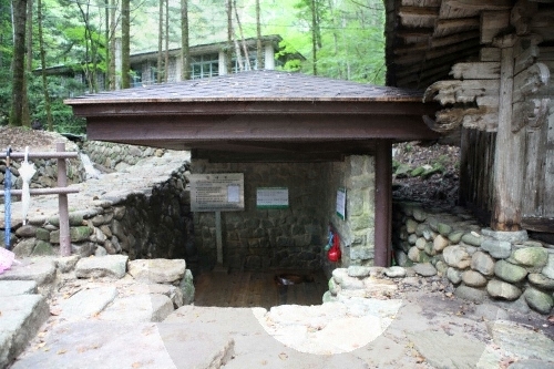 Bangadari mineral spring (방아다리약수터)