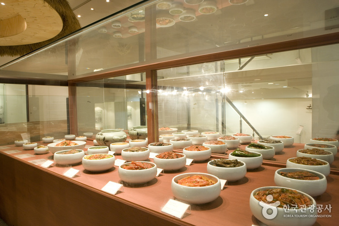 Pulmuone Kimchi Museum - All about Kimchi (풀무원김치박물관)