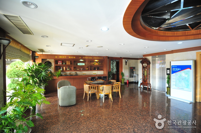 Andong Park Hotel - Goodstay (안동파크호텔)