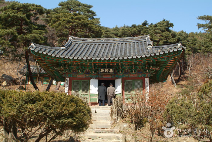 Jeondeungsa Temple (전등사)