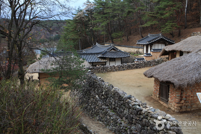 Фольклорная деревня в Андоне и озеро Андонхо (안동민속촌과 안동호)