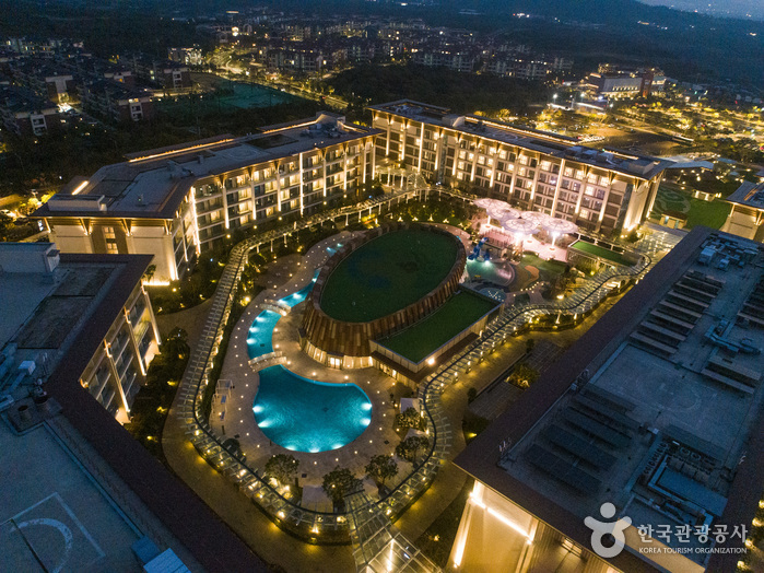 Jeju Shinhwa World Marriott Resort (메리어트관 제주신화월드 호텔 앤 리조트)