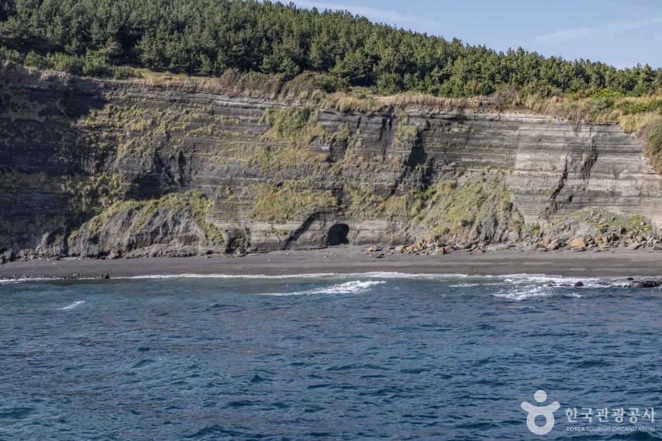 송악산 진지동굴