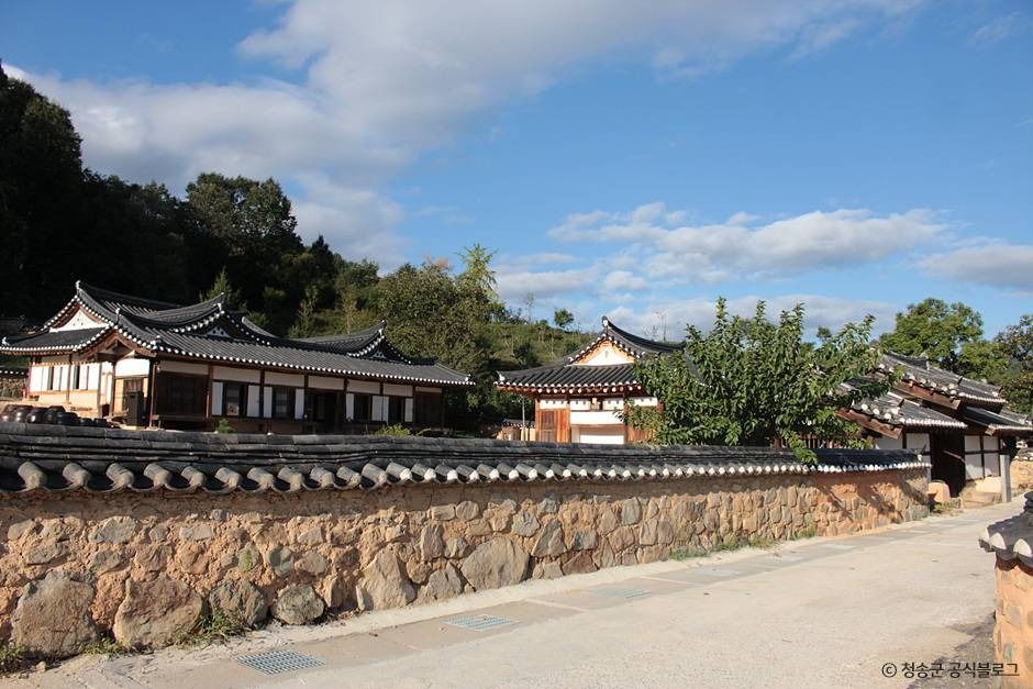 청송 평산신씨 판사공파 종택과 분가 고택