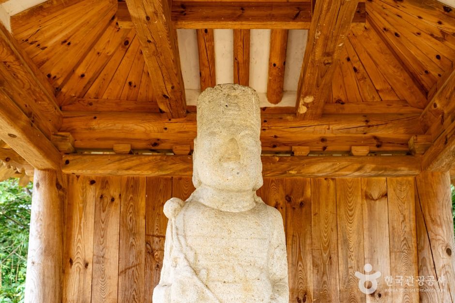 증평 미암리 석조관음보살입상