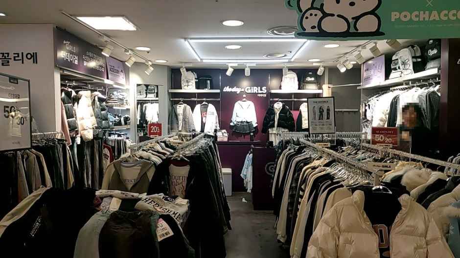 [事後免税店] the day GIRLS（ザデーガールズ）・ニューコアファクトリーアウトレットァンミョン（光明）店(더데이걸 뉴코아팩토리아울렛 광명점)