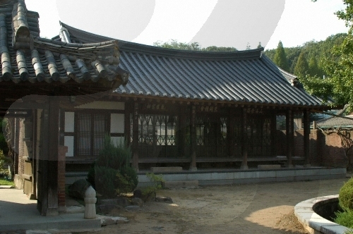 House of Yi Jang-u (이장우 가옥)