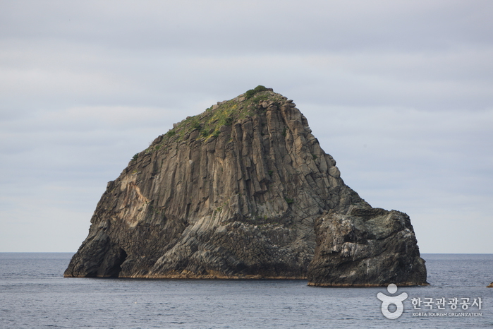 Roca Kokkiribawi de la isla Ulleungdo (코끼리바위 (울릉도, 독도 국가지질공원))