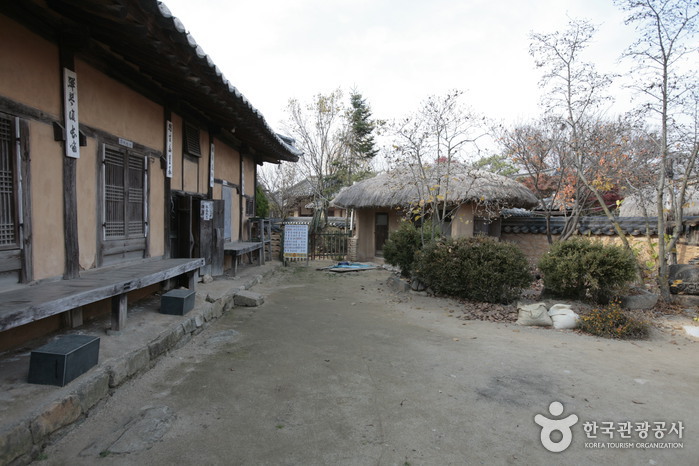 Hajungjae Lodging (Andong Hahoe Village) (하중재민박)