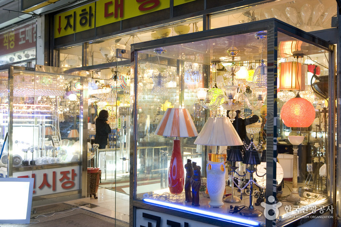 Gukje Market Lighting Street (국제시장 조명의 거리)