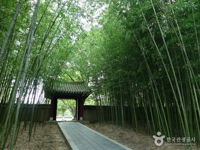 Gyeonggijeon Shrine (경기전)