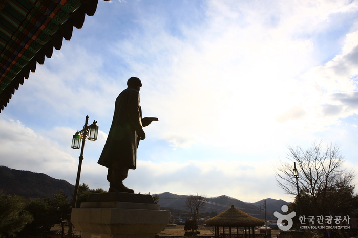 Kim You-jeong House of Literature (Sille Village) (김유정 문학촌)