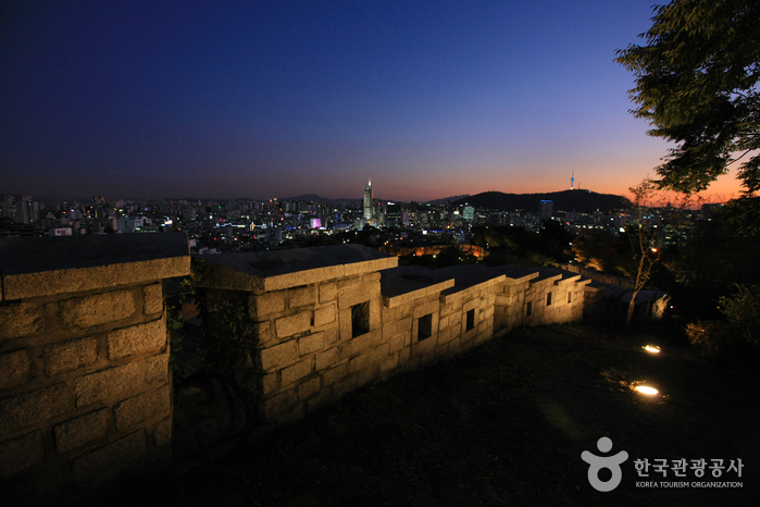 Naksan Park (낙산공원)